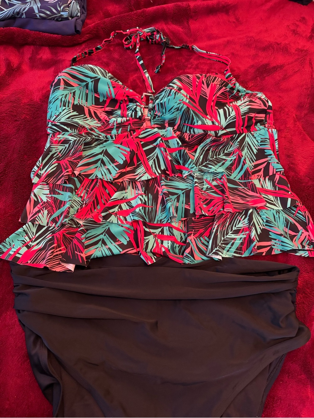 🌺 Tropical Print Ruffle Halter Tankini & Black Bottoms 20W